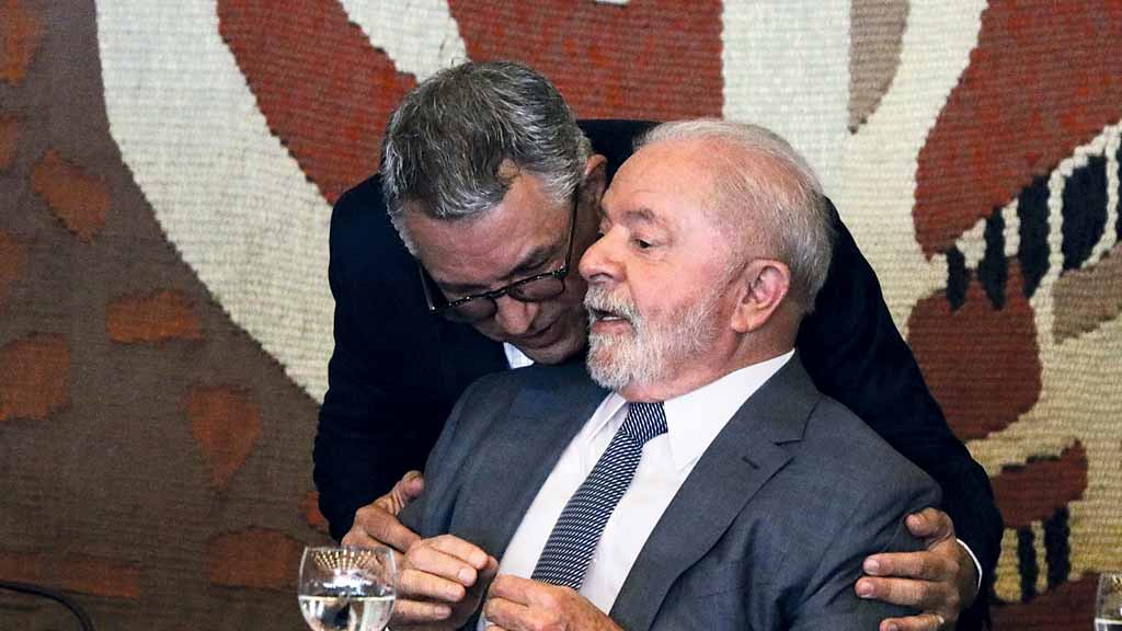 editorial o que está acontecendo com Lula