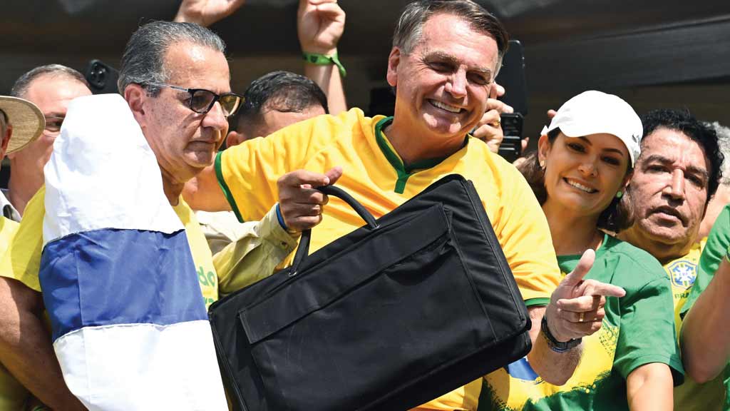 A pele de cordeiro livrará Bolsonaro da prisão?